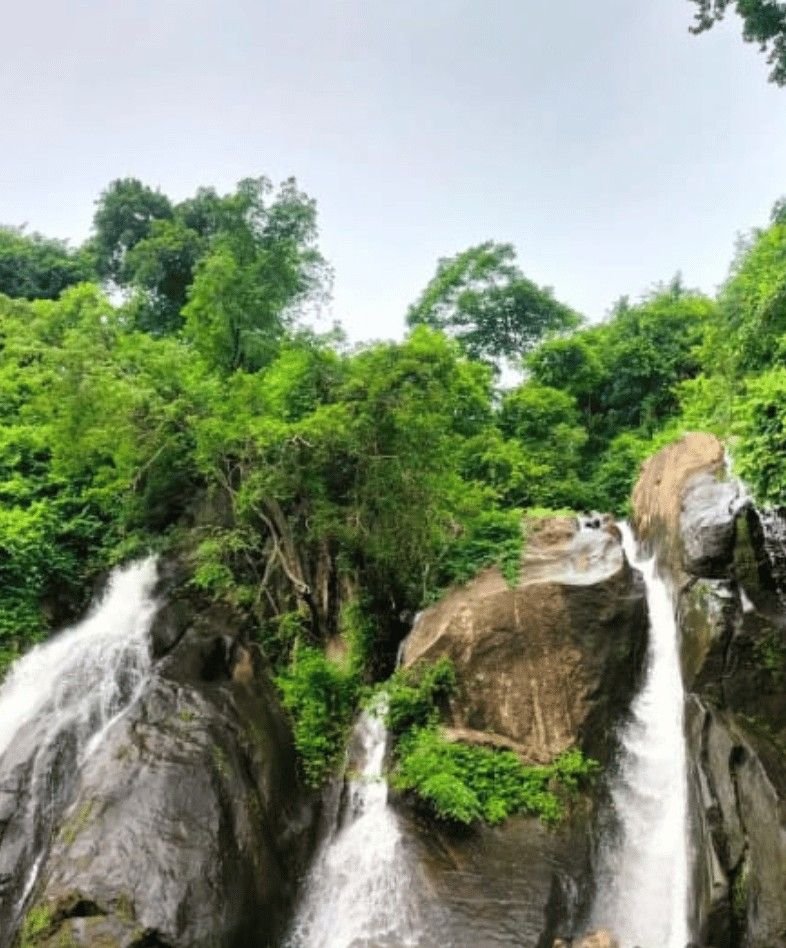 Five Falls (Iyentharuvi)